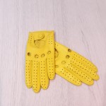 Жіночі автомобільні шкіряні рукавички GlovesUA мод.275 жовті (шов всередину, обтягнута кнопка, кісточки мод.244)
