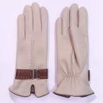 Женские перчатки кожаные  мод-407 бежевые с коньячным ремешком
