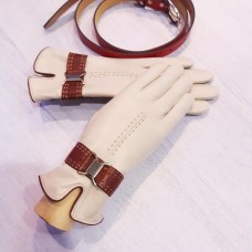 Женские перчатки кожаные  мод.407 бежевые с коньячным ремешком