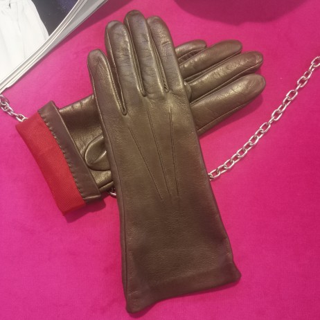 Жіночі шкіряні рукавички GlovesUA мод.001 ашез (червона шовкова підкладка)