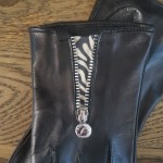 Жіночі шкіряні рукавички GlovesUA мод.435 чорний/зебра