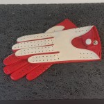 Жіночі шкіряні автомобільні рукавички GlovesUA мод.275 бежевий/кардинал (шов всередину, без отв, ремінець кардинал, кнопка обтягнута)