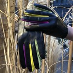 Женские перчатки кожаные GlovesUA мод 394 черные (цветные стрелки, три полосы)